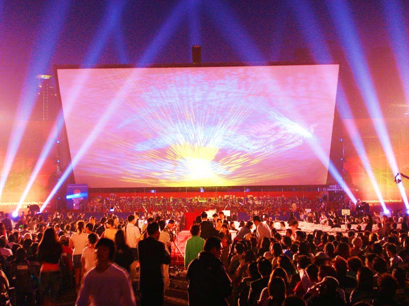 Outdoor Movies in the United Arab Emirates Presented by Cinerent